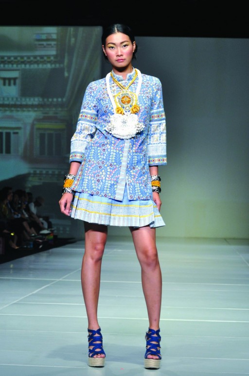 busana batik Danny Satriadi