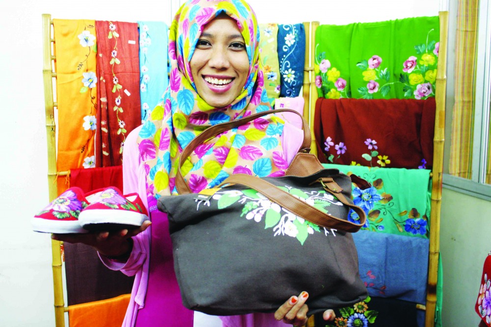 kain lukis Dina 1