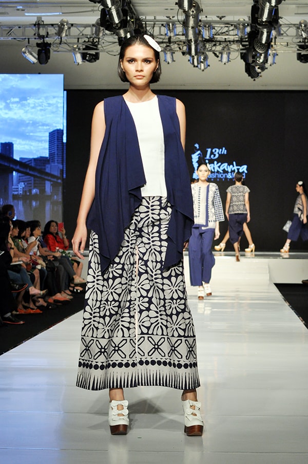 Batik Fashion - Model Baju Batik Indigo Ala Handy Hartono