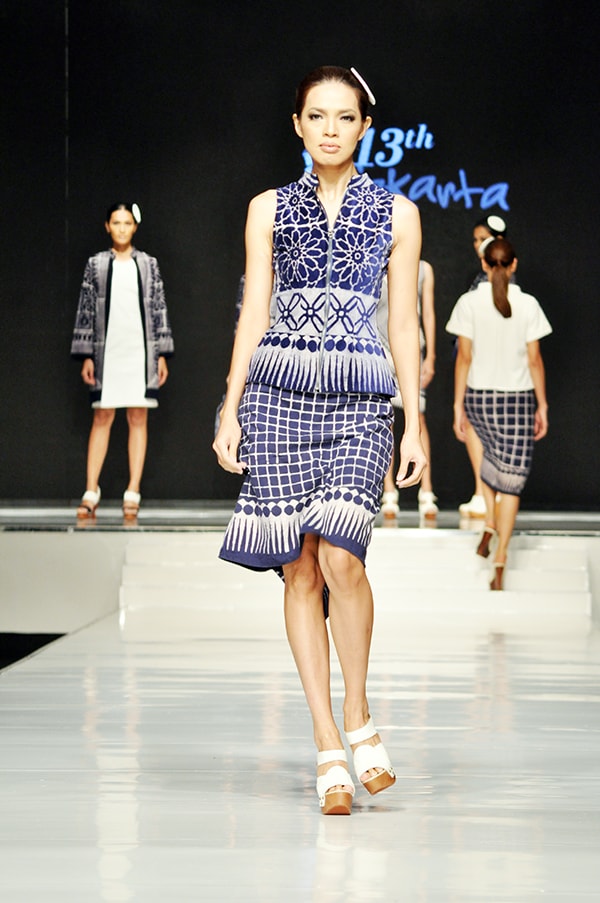 Batik Fashion - Model Baju Batik Indigo Ala Handy Hartono