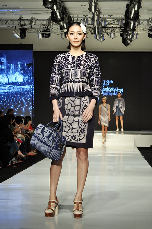 Batik Fashion - Model Baju Batik Indigo Ala Handy Hartono
