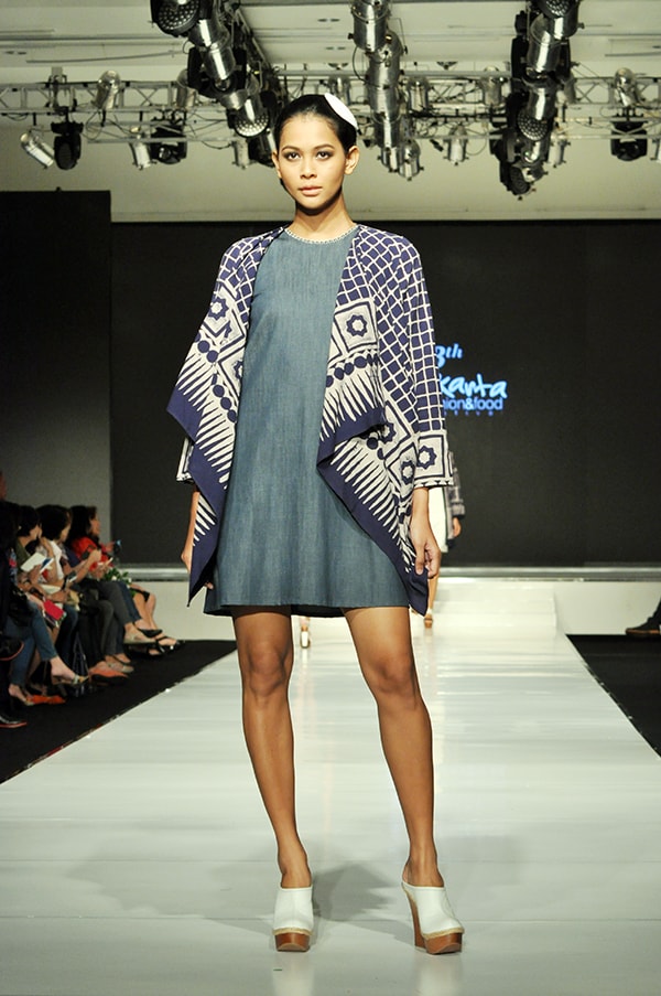 Batik Fashion - Model Baju Batik Indigo Ala Handy Hartono