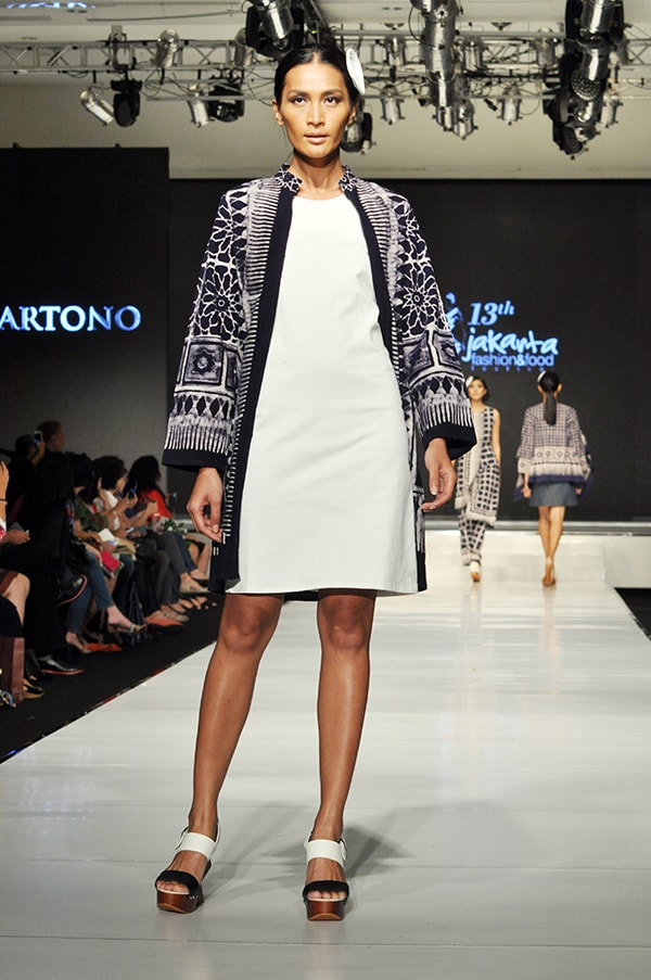 Batik Fashion - Model Baju Batik Indigo Ala Handy Hartono