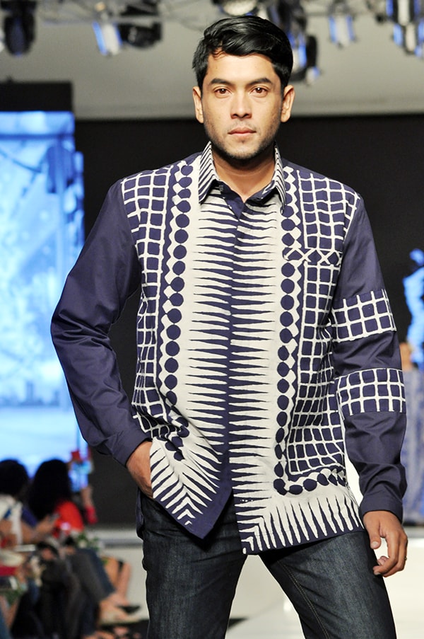 Batik Fashion - Model Baju Batik Indigo Ala Handy Hartono
